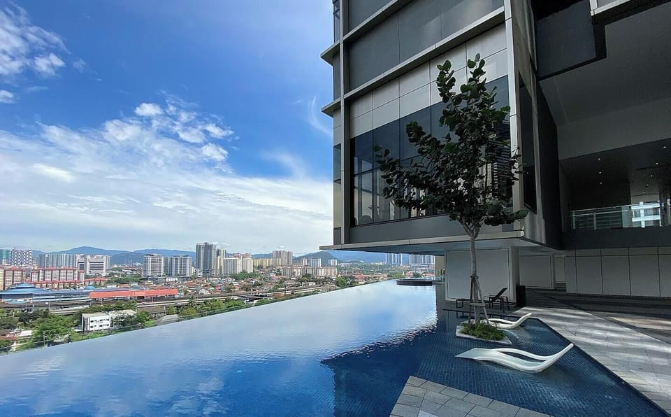 Lap pool at Pavilion Embassy facility floor, our guests get to enjoy swimming, jacuzzi, sauna & steam, a place where you find serenity, health, happiness and relaxation.

Gym above the pool with a large variety of equipment to keep you at shape. 