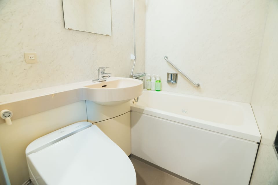[Free CurryRice&Salad] [Manga Library w/11000 books] Semidouble Room,Non Smoking | Bathroom | Combined shower/tub, hair dryer, bidet, towels