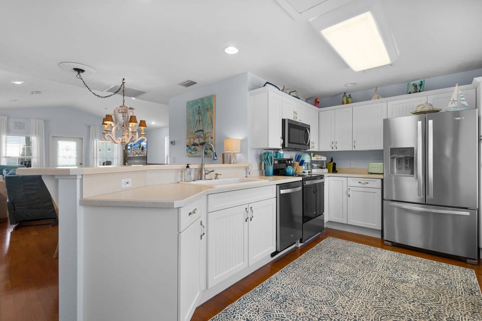 Fully outfitted kitchen-- can even make Thanksgiving dinner!