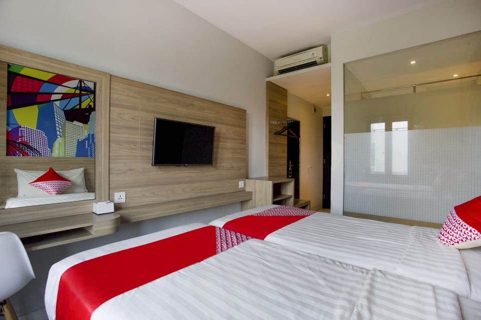 Deluxe Double Room | Desk, laptop workspace, blackout drapes, free WiFi