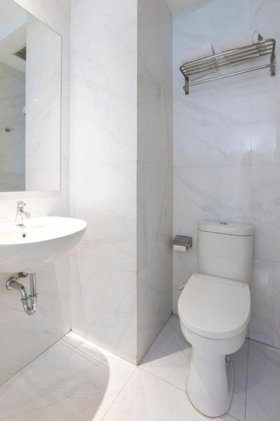 Deluxe Double Room | Bathroom | Free toiletries, towels, soap, shampoo