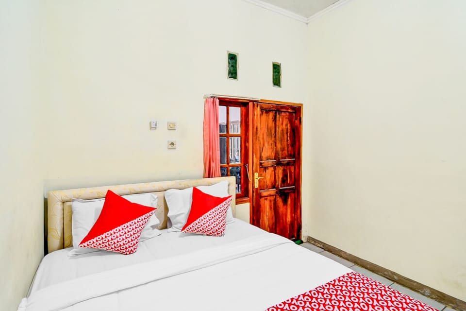 Standard Double Room | Laptop workspace, free WiFi, bed sheets