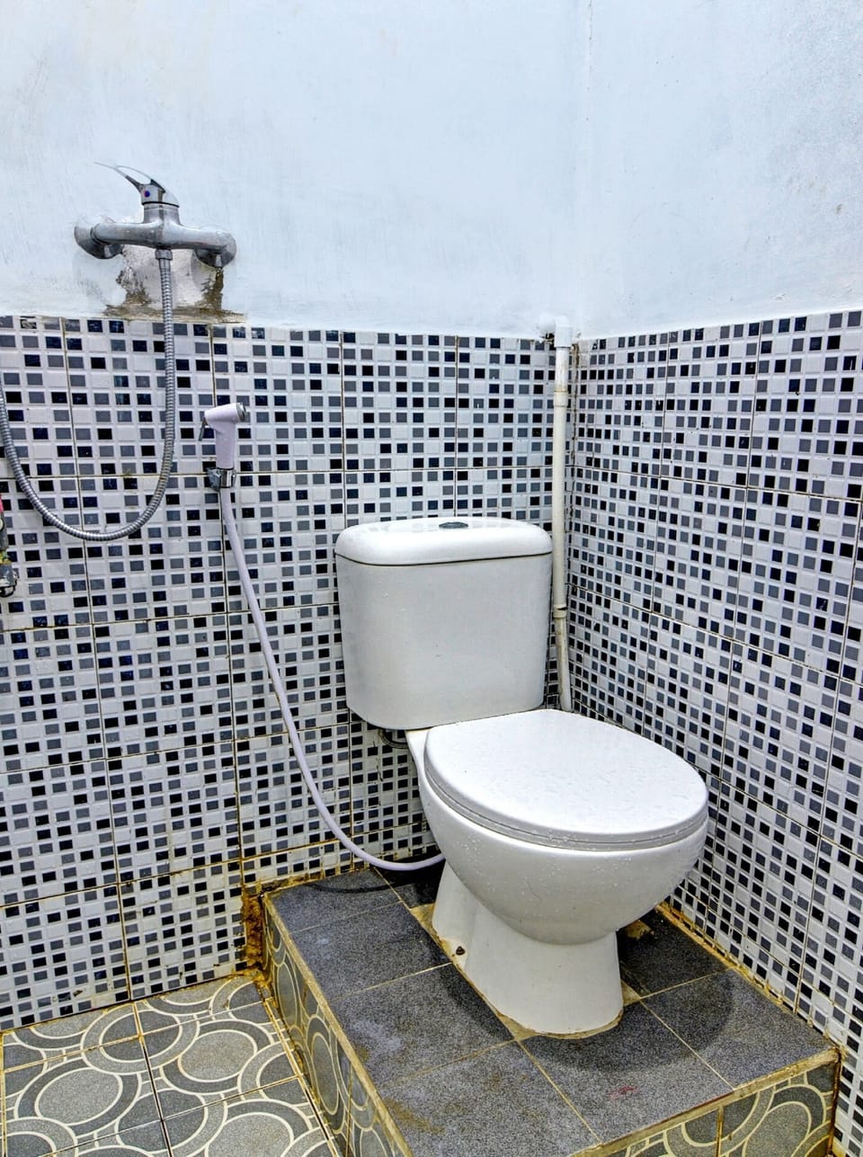 Standard Double Room | Bathroom | Shower, towels
