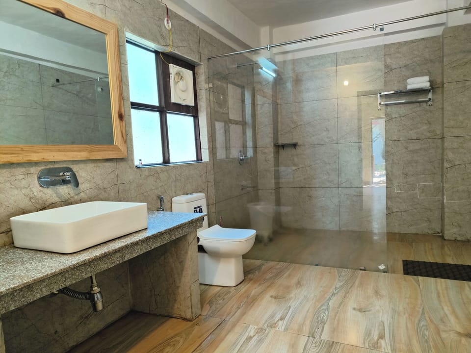 Premium Double Room | Bathroom | Shower, slippers, towels
