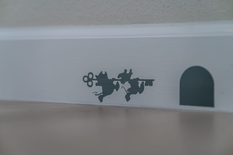 Small Wonders of Wall Sketches