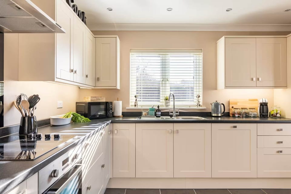 Spacious Family Kitchen | Willow Lodge Pembrokeshire