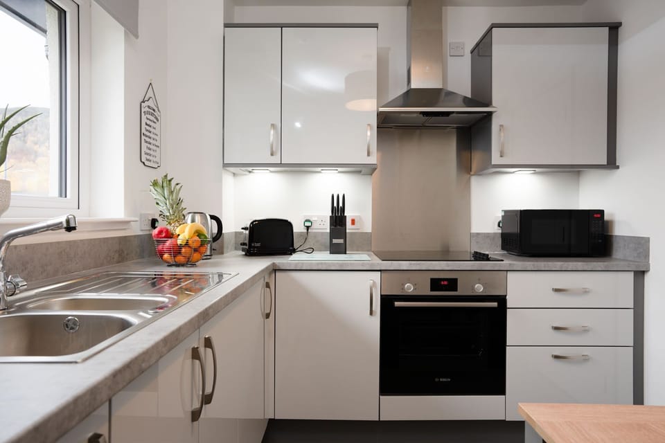 No2 Bynack House kitchen with oven and hob