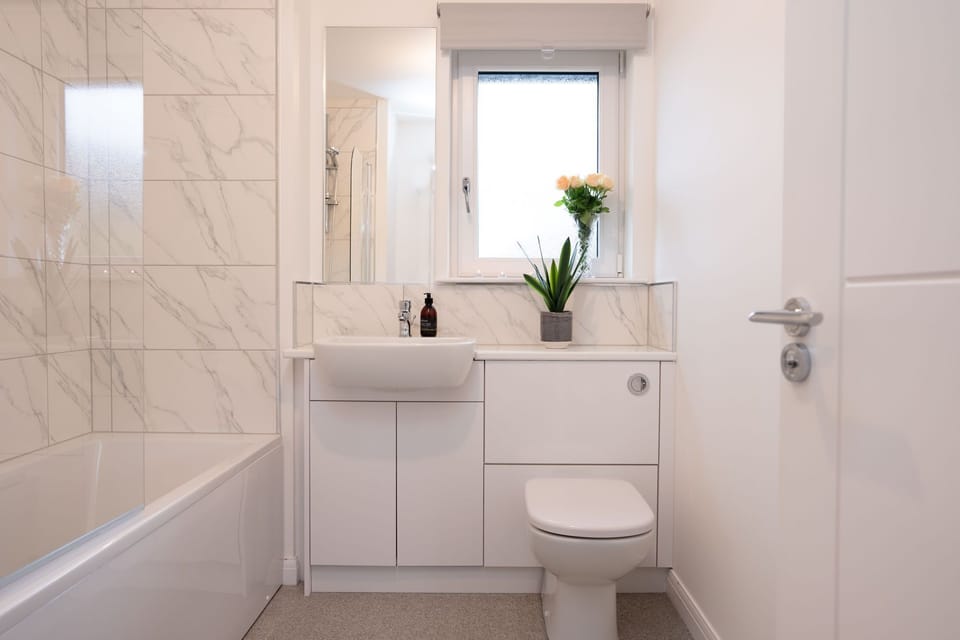 No2 Bynack House bathroom