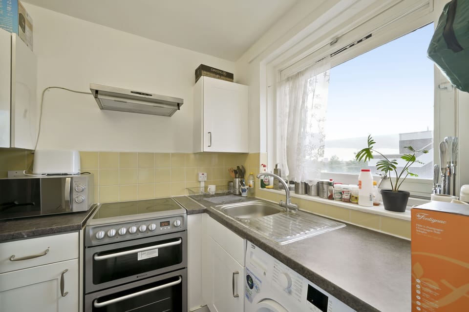 Apartment | Private kitchen | Fridge, microwave, oven, stovetop