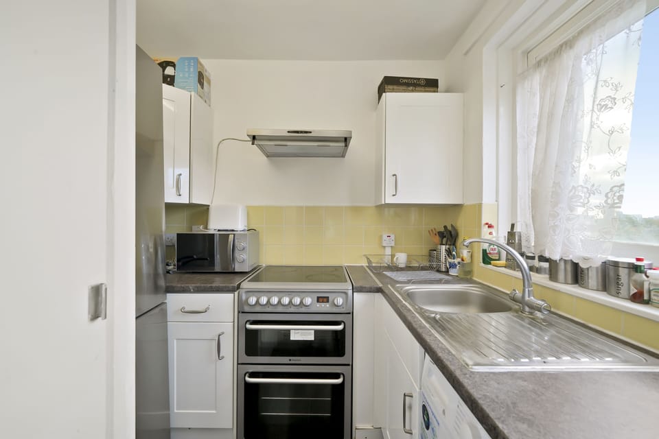 Apartment | Private kitchen | Fridge, microwave, oven, stovetop