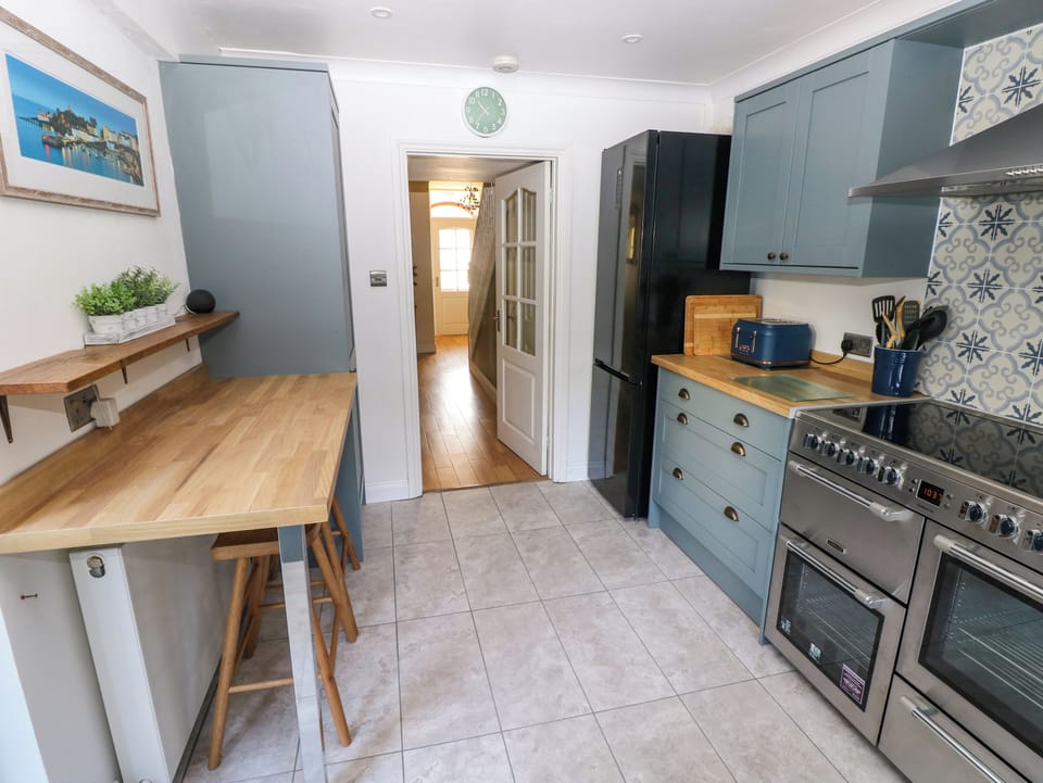 Fridge, dishwasher, electric kettle, toaster