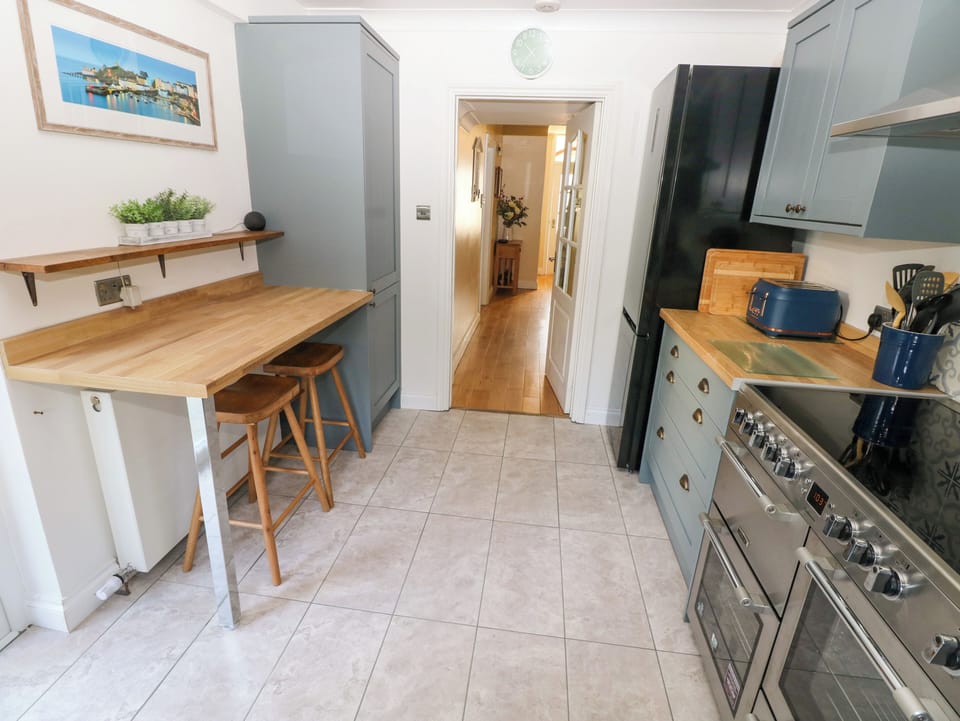 Fridge, dishwasher, electric kettle, toaster