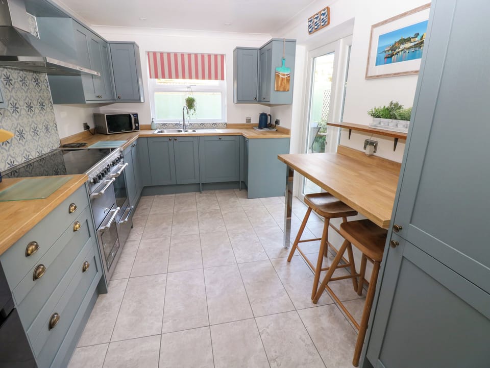 Fridge, dishwasher, electric kettle, toaster