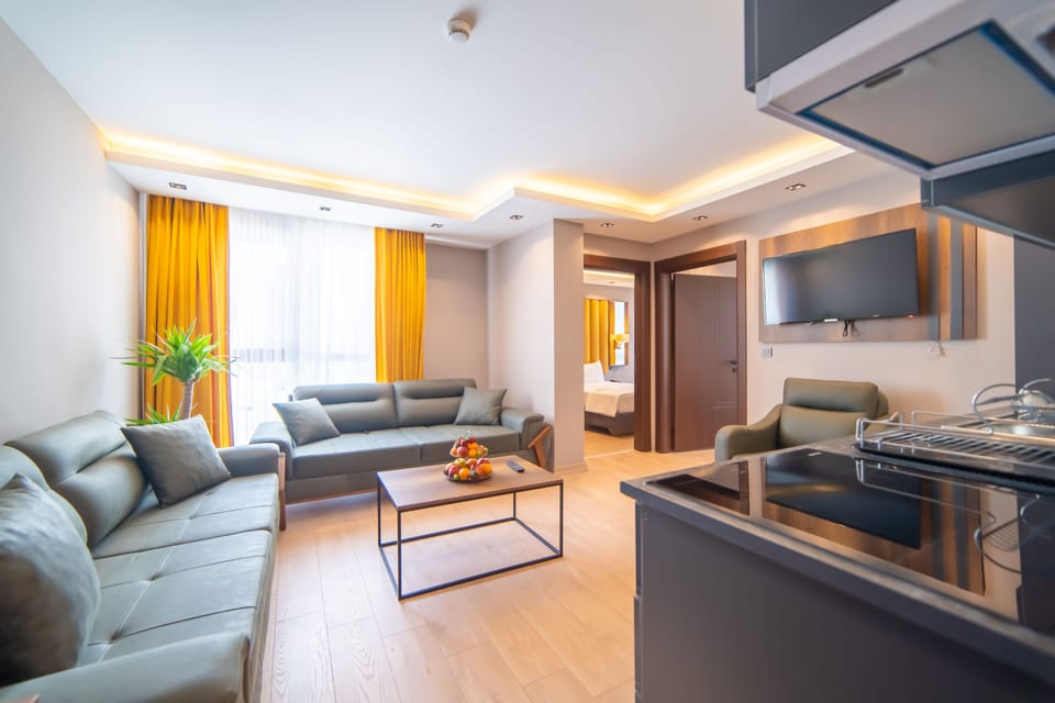 Family Suite | Living area | 107-cm Smart TV with satellite channels