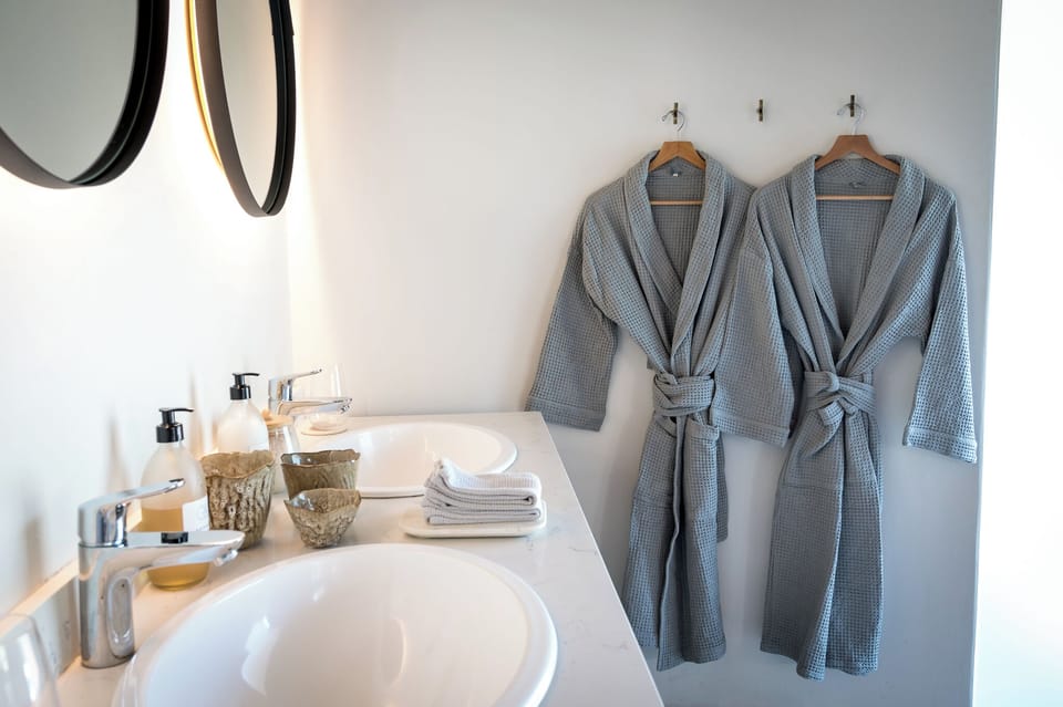 Luxury Room, 1 King Bed | Bathroom | Separate tub and shower, towels
