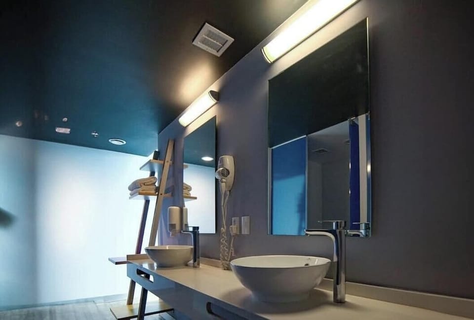 Standard Twin Room, 2 Twin Beds | Bathroom | Shower, eco-friendly toiletries, hair dryer, towels