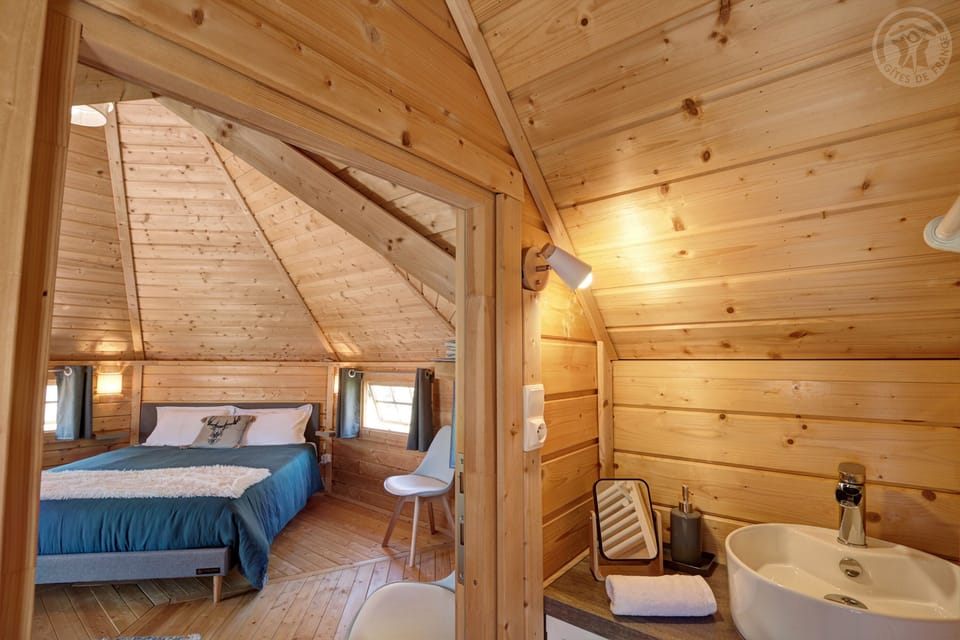 Family Cabin, 1 Queen Bed with Sofa bed, Non Smoking (Laponie) | Blackout drapes, free WiFi, bed sheets