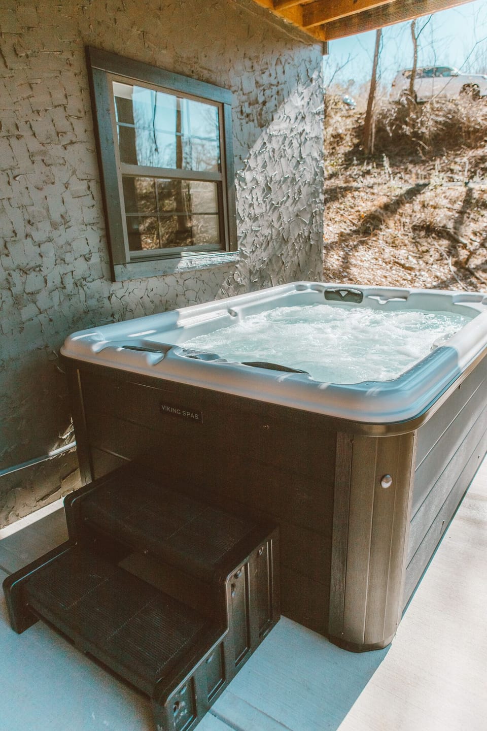 Outdoor spa tub