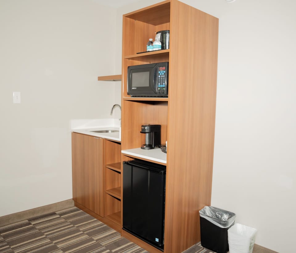 Premium bedding, pillowtop beds, desk, laptop workspace