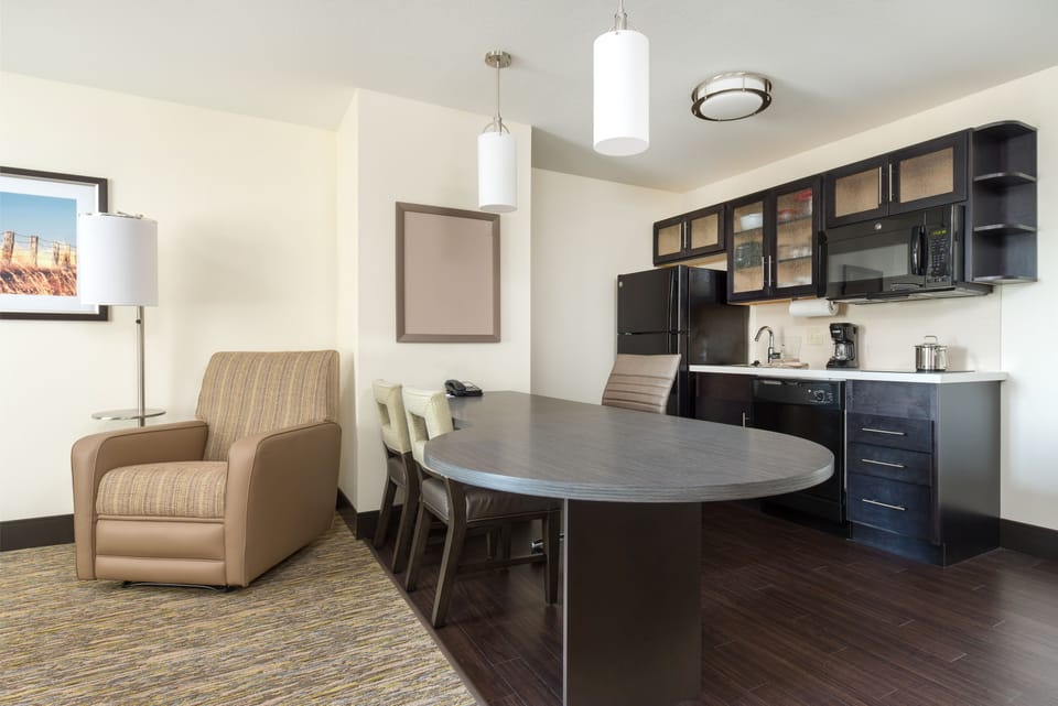 Desk, laptop workspace, iron/ironing board, WiFi (free)