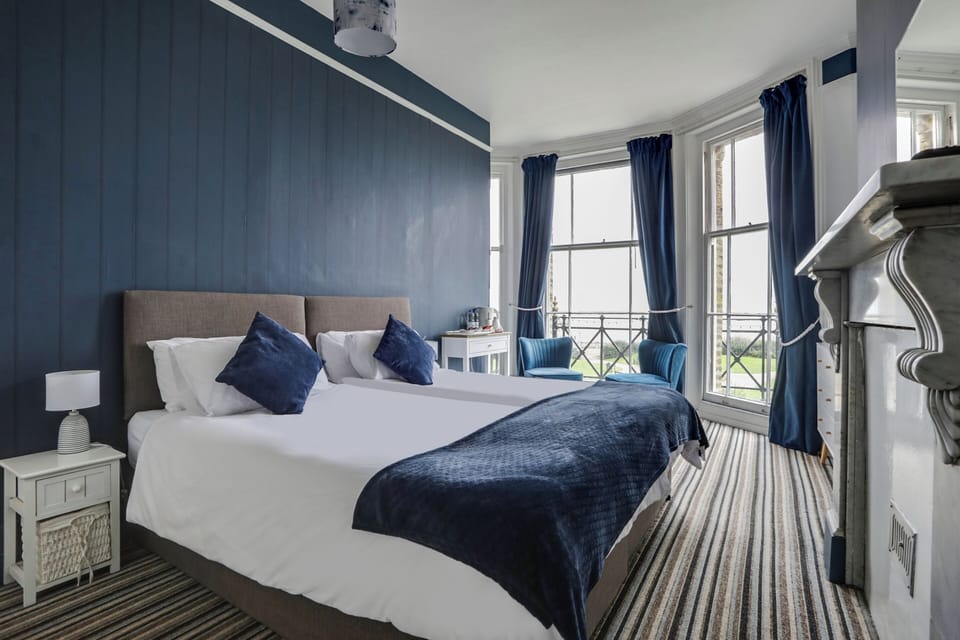 Standard Double Room, 1 Double Bed | Desk, free cribs/infant beds, rollaway beds, bed sheets