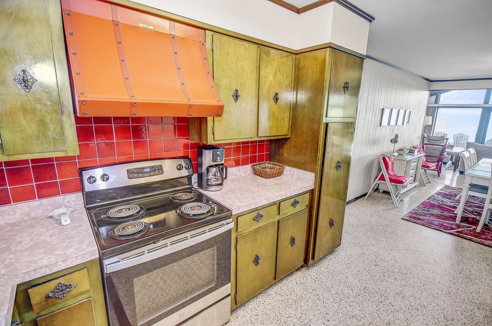House, Multiple Beds, Patio, Ocean View | Private kitchen | Fridge, microwave, oven, stovetop