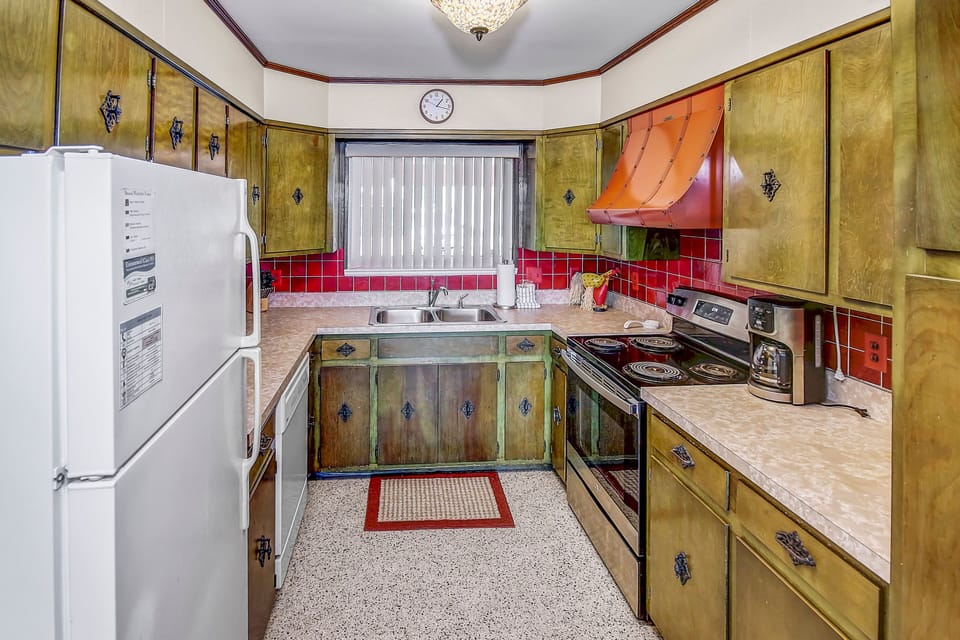 House, Multiple Beds, Patio, Ocean View | Private kitchen | Fridge, microwave, oven, stovetop
