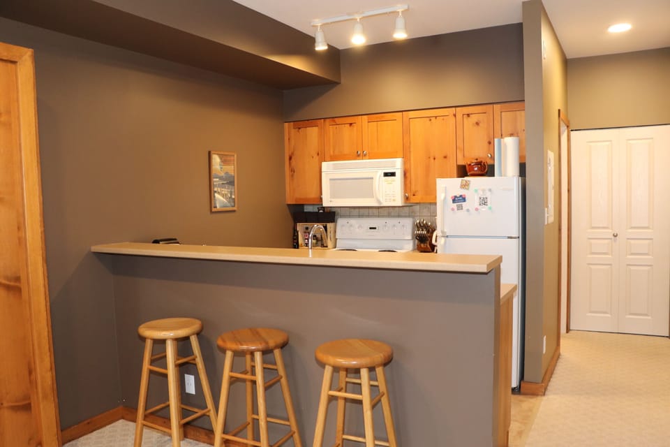 Breakfast Bar - 3 Seats 