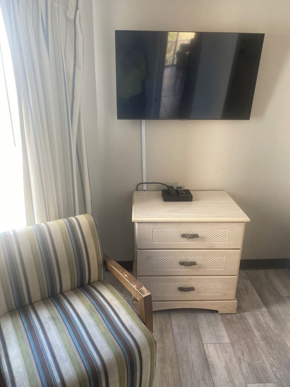 Bedroom /Chair/Smart TV