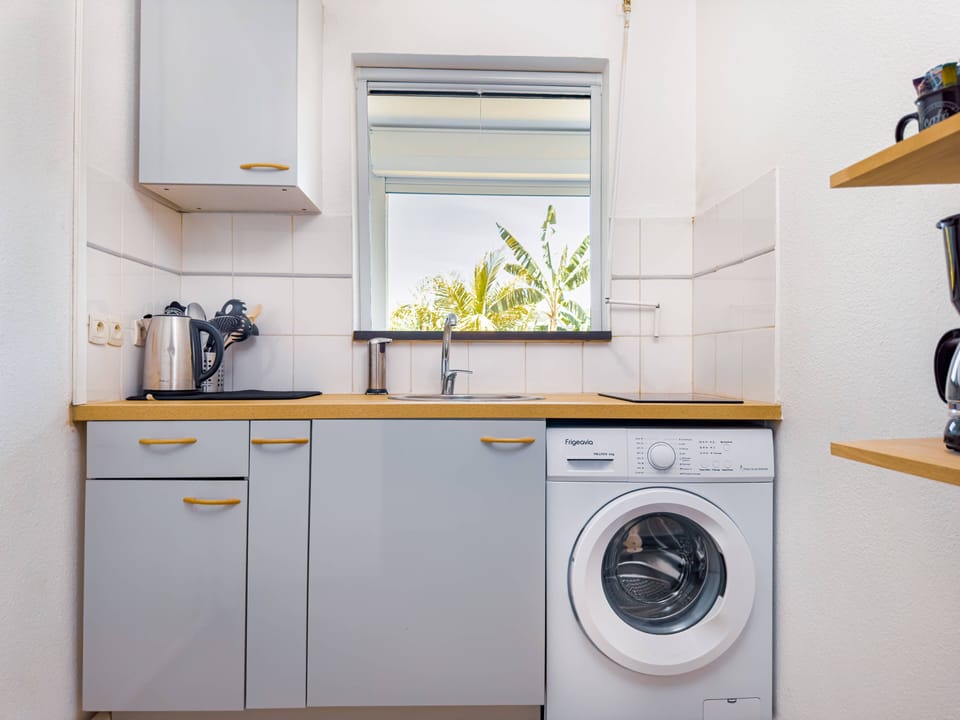 Comfort Apartment | Private kitchen | Oven, stovetop, electric kettle, toaster oven
