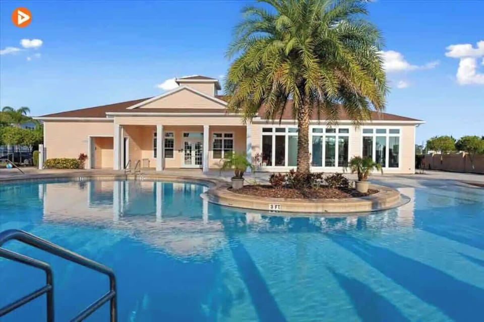 Resort-style pool access – relax in tropical paradise