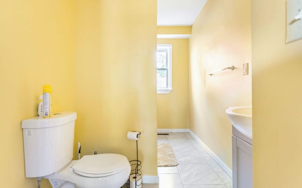 Traditional House, Multiple Bedrooms | Bathroom | Hair dryer, towels, soap, shampoo