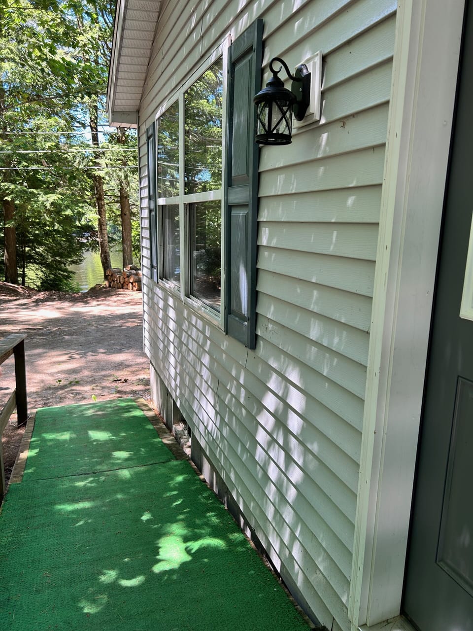 Side entry with ramp