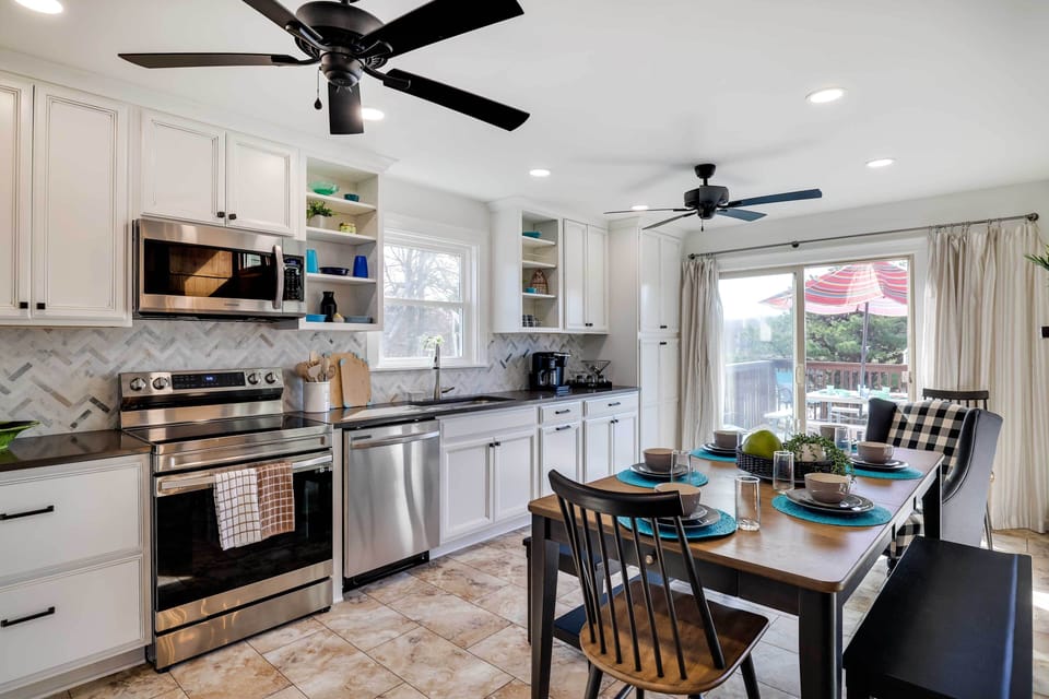 Kitchen | Blender | Drip/Keurig Coffee Maker | Microwave | Toaster