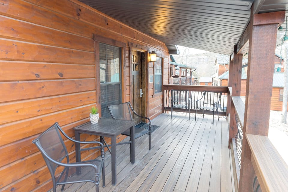 Outdoor seating for 4