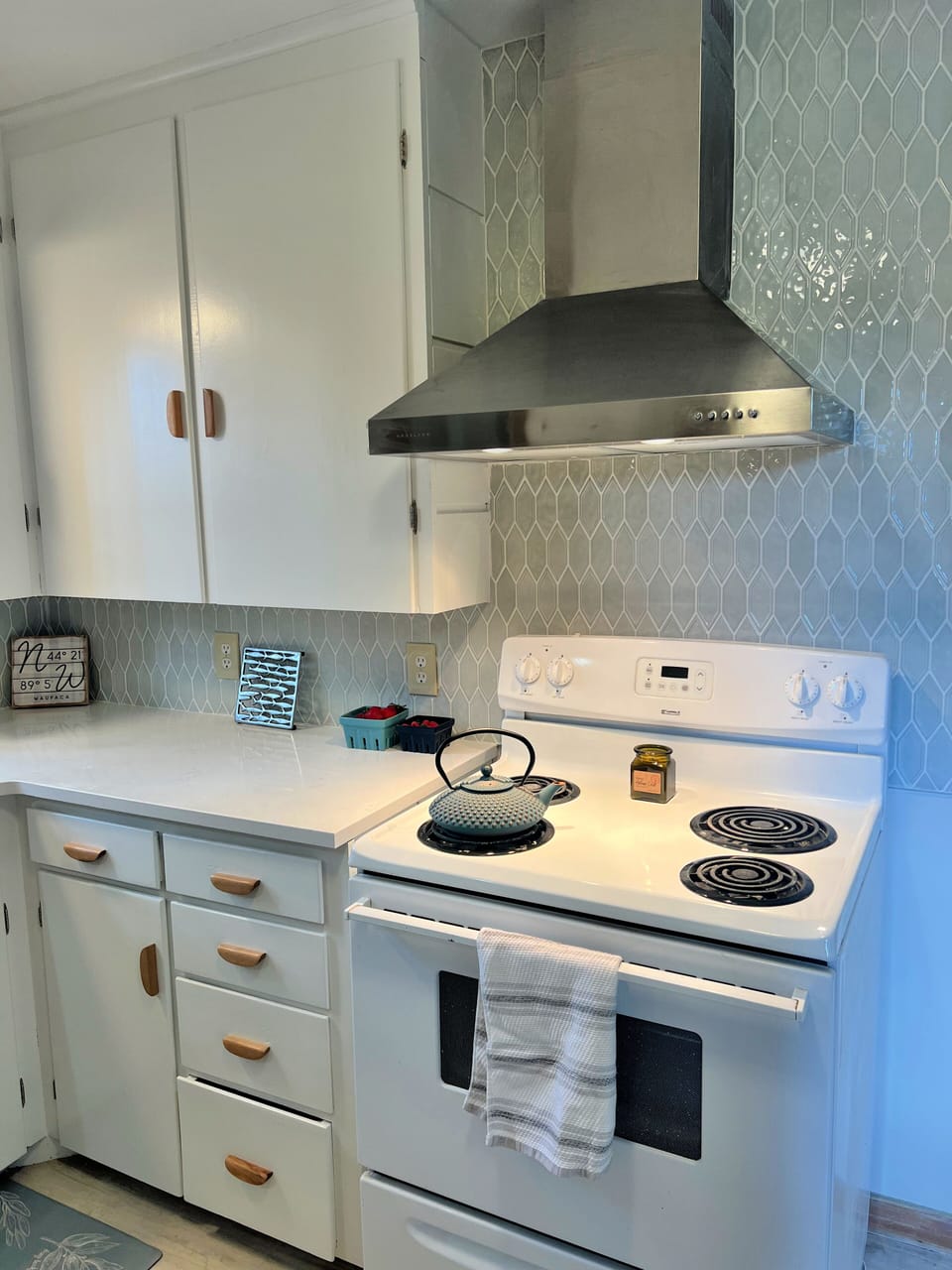 Cute cottage kitchen 