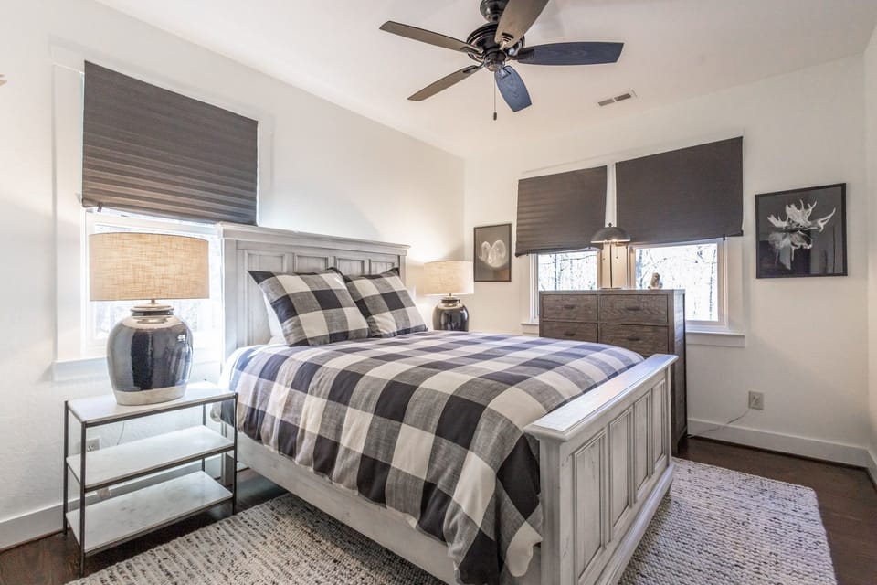 4th Bedroom with Queen Bed