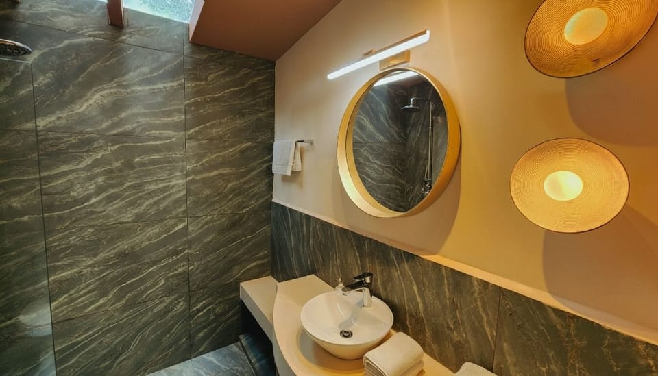 Superior Room | Bathroom | Shower, hair dryer, towels, soap