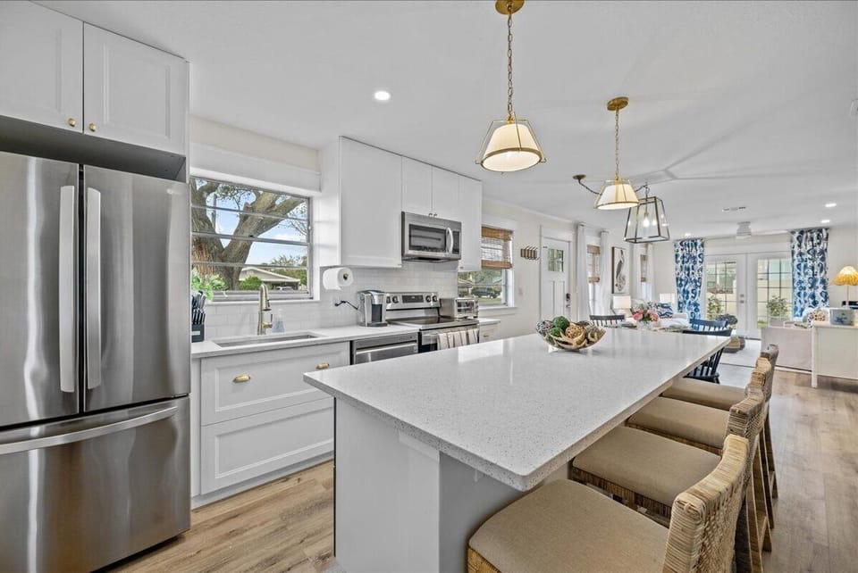 full stocked gourmet kitchen- 4 more seats