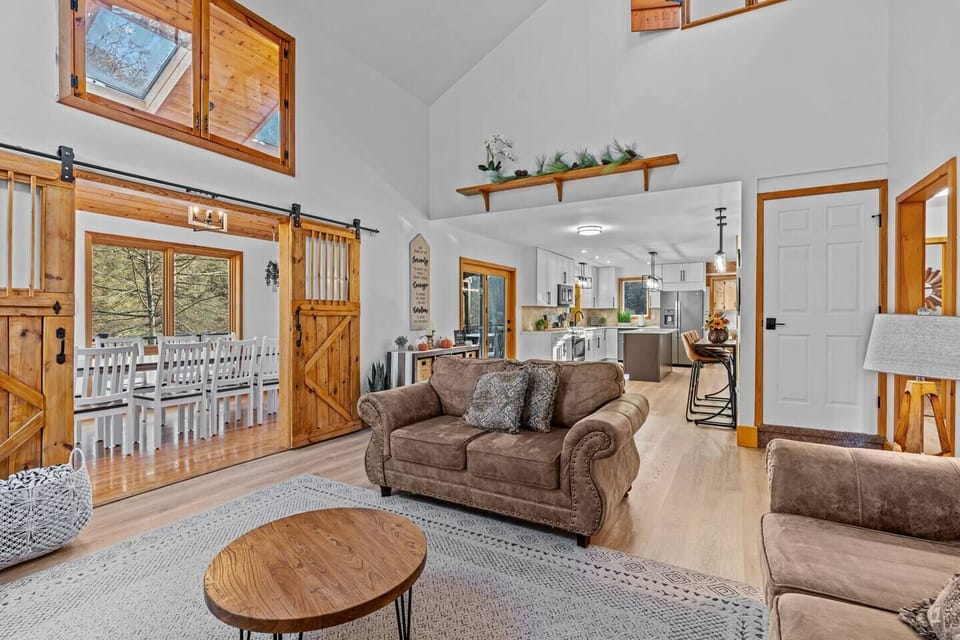 Open Floor Plan: Living Room, Dining Room, Kitchen