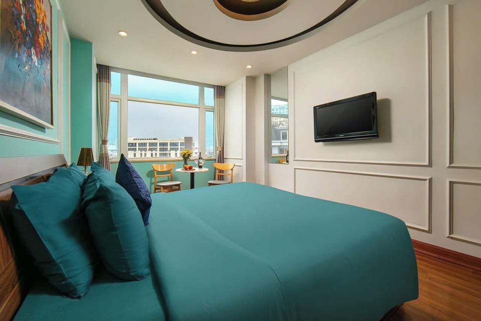 Deluxe Double Room | Minibar, desk, blackout drapes, soundproofing