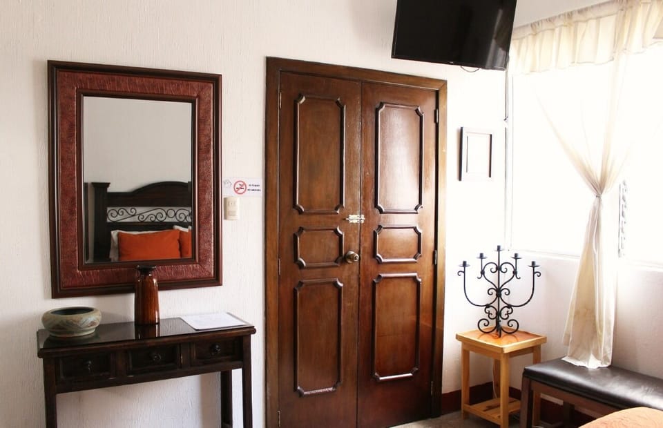 Standard Townhome, 1 Queen Bed, Non Smoking, Courtyard View | 1 bedroom, free WiFi, bed sheets