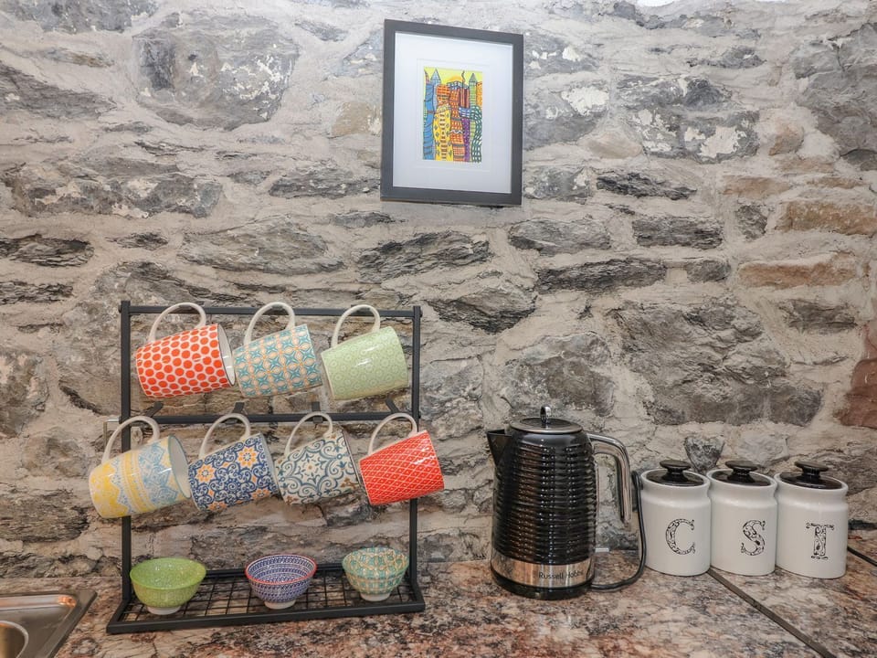 Dishwasher, electric kettle, cookware/dishes/utensils