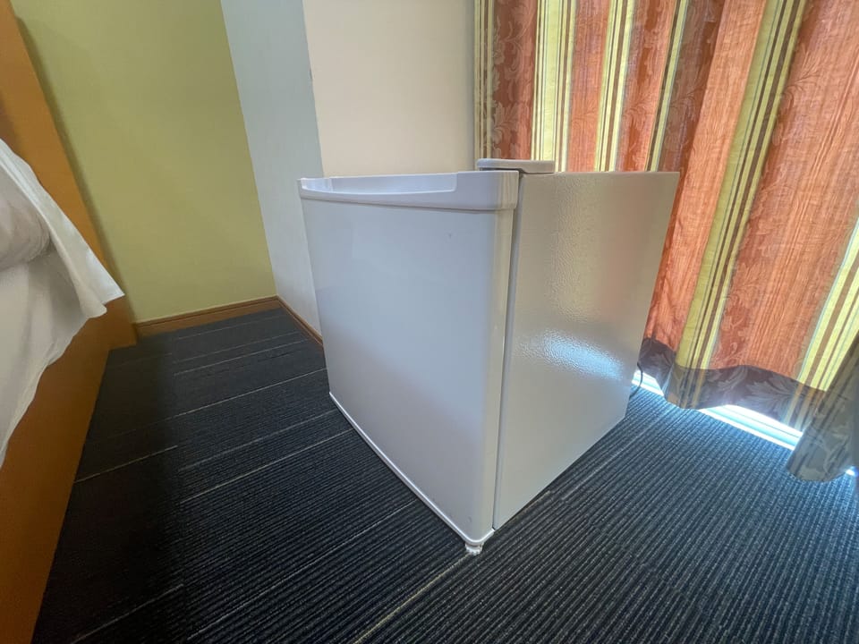 In-room safe, WiFi (free), bed sheets