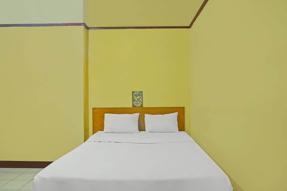 Double Room | Laptop workspace, WiFi (free), bed sheets