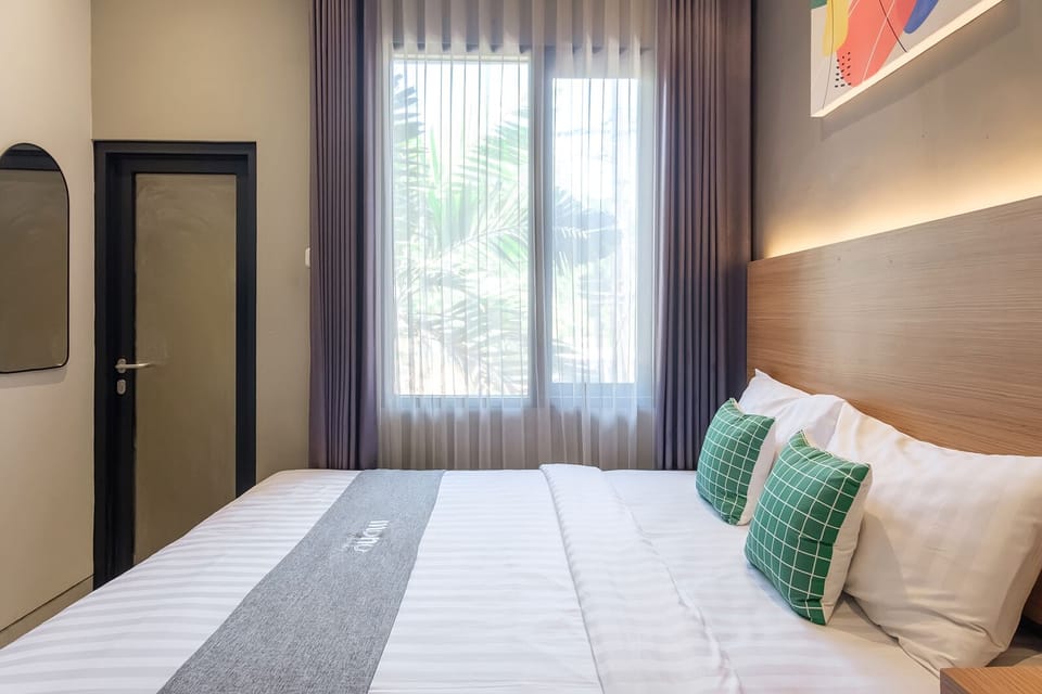 Deluxe Room | Desk, free WiFi, bed sheets
