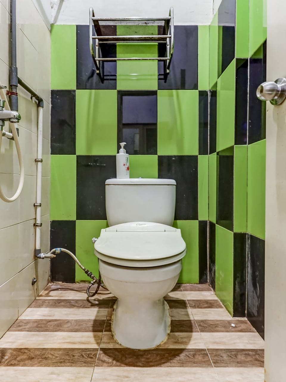 Deluxe Double Room | Bathroom | Shower, rainfall showerhead, towels, toilet paper