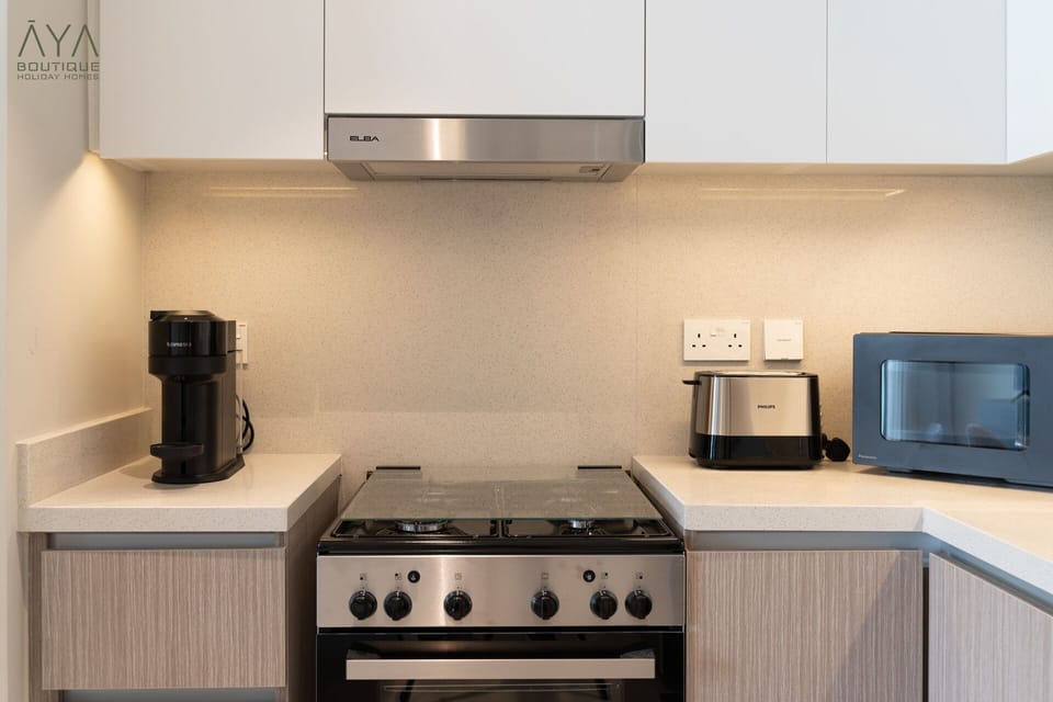 Luxury Apartment, 1 Bedroom | Private kitchen | Full-size fridge, microwave, oven, stovetop