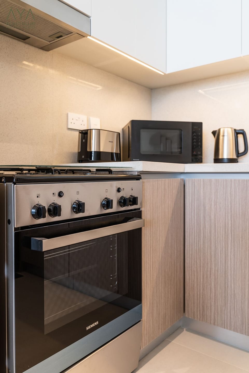 Luxury Apartment, 1 Bedroom | Private kitchen | Full-size fridge, microwave, oven, stovetop