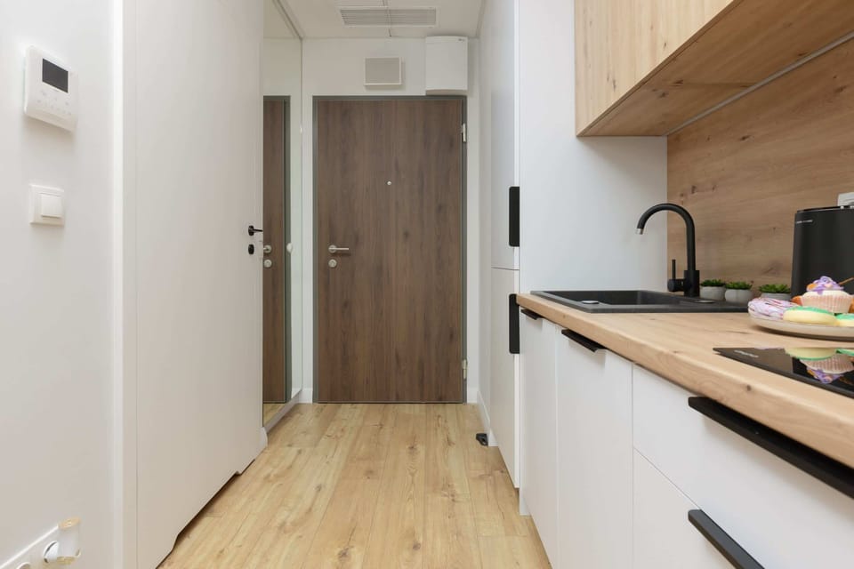 Modern, fully equipped kitchenette. 